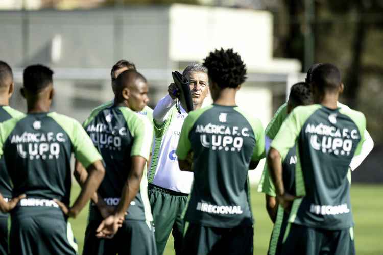 Técnico Ricardo Drubscky ajusta últimos detalhes no time americano antes de retomada do Brasileiro