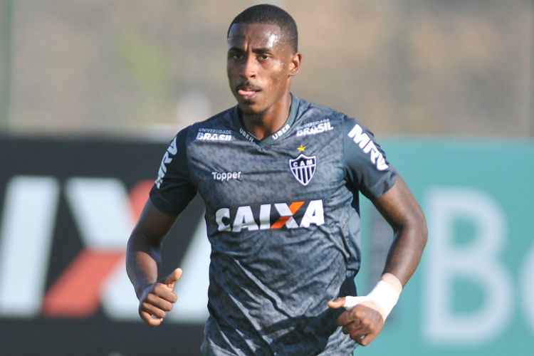 Ex-jogador do Vitória, Denílson reúne condições legais para atuar pelo Atlético contra o Grêmio