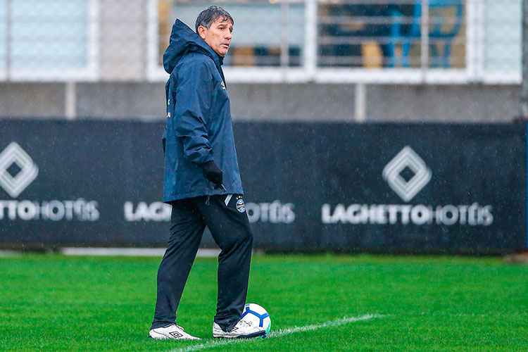 Renato comandou treino debaixo de chuva, na véspera do jogo, e terá o zagueiro Kannemann