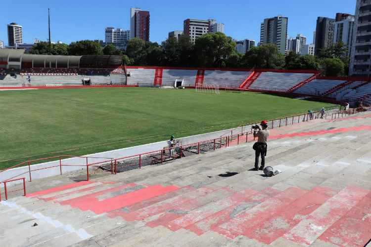Arquibancadas passaram por melhorias. Nas sociais, serão instaladao 3.200 assentos novos