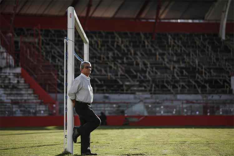 Herói do hexa, ex-atacante Ramos atualmente trabalha na recepção do setor de transportes do MPPE