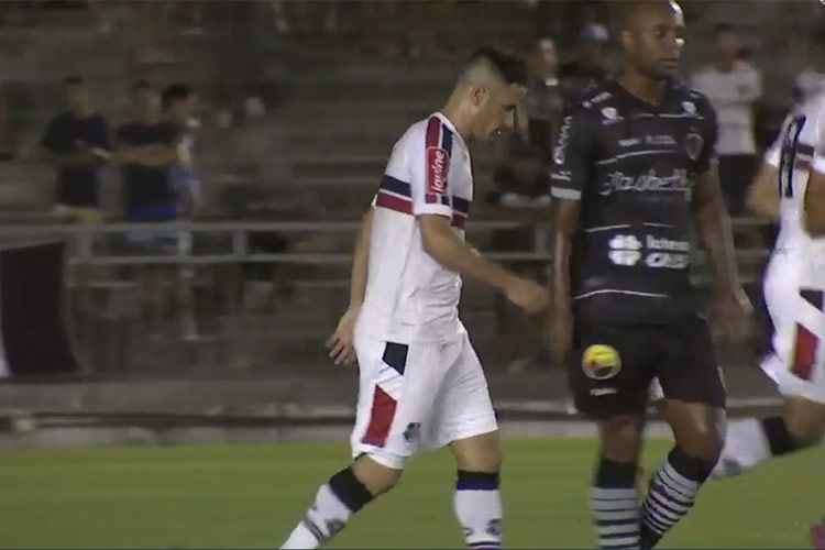 Tricolores não deram muito trabalho à defesa alvinegra e agora aumenta a pressão por vitória