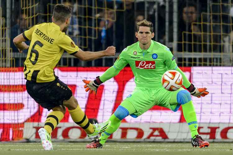Rafael foi vendido ao Napoli em julho de 2013, por 5 milhões de euros (R$ 15,4 milhões, na cotação da época)