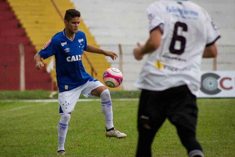 Lucas Soares foi titular do Cruzeiro nas conquistas do Brasileiro e da Supercopa Sub-20