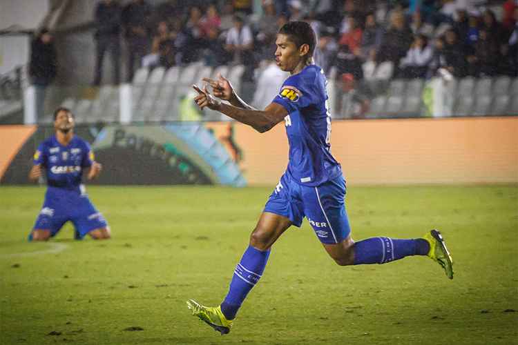 Raniel fez o gol do Cruzeiro em chute rasteiro no canto direito de Vanderlei, goleiro do Santos