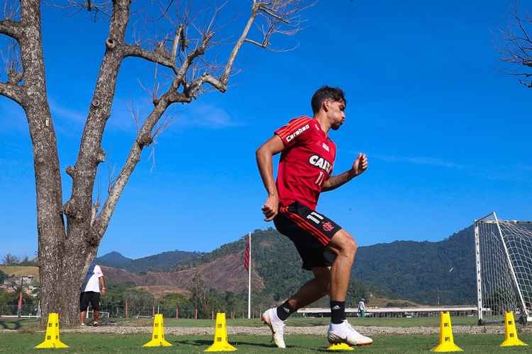 Líder do Campeonato Brasileiro, o Flamengo, de Paquetá, terá muito trabalho neste mês