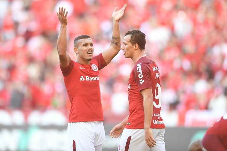 A cinco pontos do líder, o Inter, de Pottker e Damião, só tem o Brasileirão para disputar