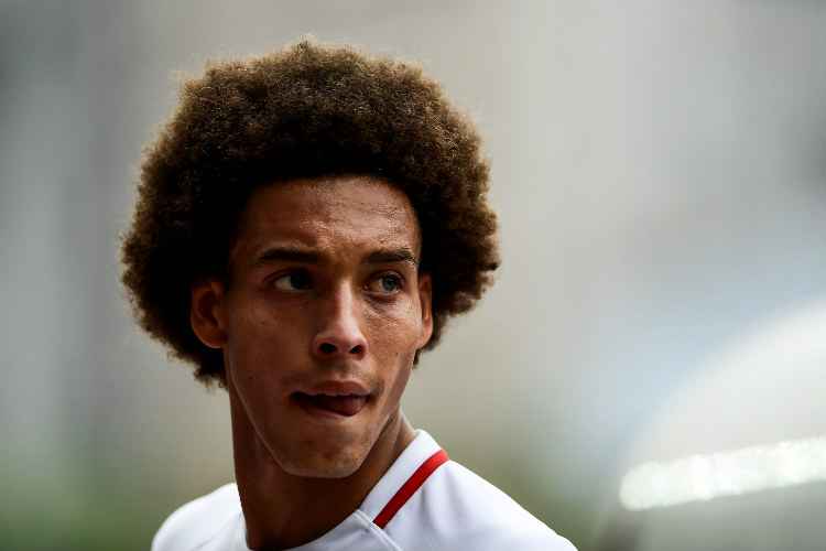 Cobiçado no Borussia, meio-campista Axel Witsel deverá seguir no Tianjin Quanjian