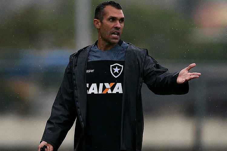 Auxiliar Bruno Lazaroni dirigirá o Botafogo de forma interina após clube demitir Marcos Paquetá
