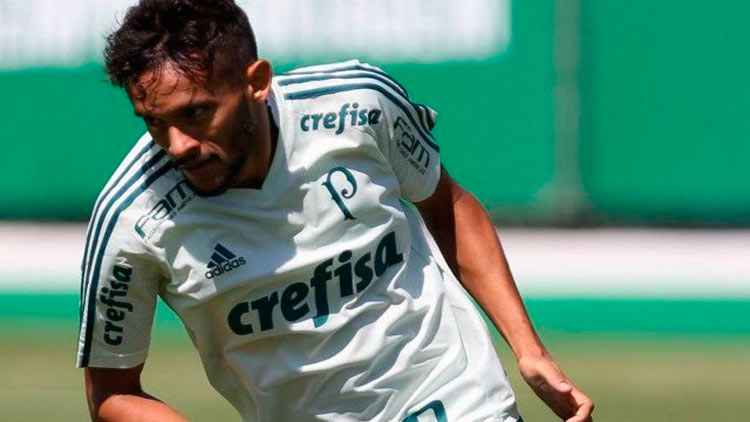 Gustavo Scarpa tem sido protagonista de uma longa briga entre o Palmeiras e o Fluminense