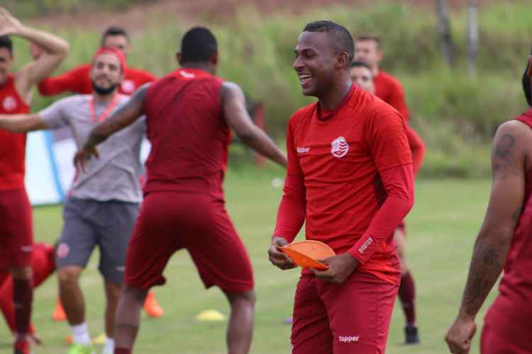 Robinho, um dos artilheiros do Náutico na Série C com seis gols, tomou o 3º amarelo e desfalca Timbu