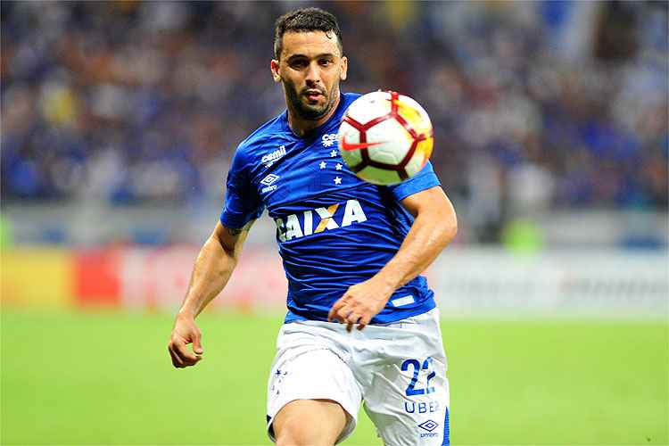 Edilson conviveu com lesões no primeiro semestre e por isso disputou apenas 21 dos 42 jogos da Raposa