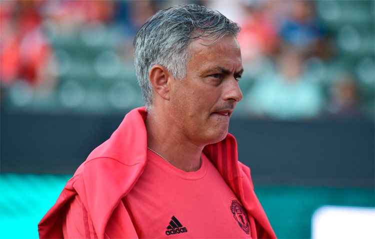 Técnico José Mourinho elogiou bastante os concorrentes ao título do Campeonato Inglês
