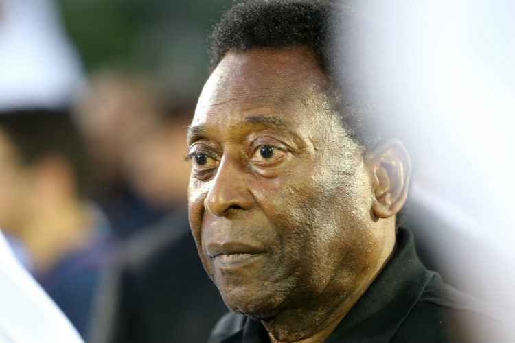 Pelé, por meio de sua conta no Twitter, revelou estar torcendo pelo Liverpool