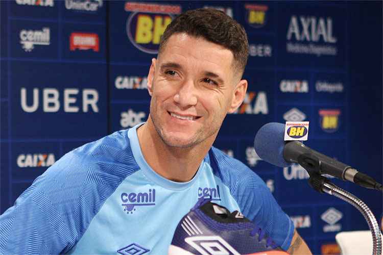 Artilheiro do Cruzeiro na Libertadores, com cinco gols, Thiago Neves ainda não marcou no Brasileiro