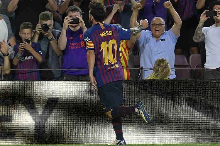 Messi marcou um tento ao melhor estilo de R10, falta rasteira com a bola passando por baixo da defesa