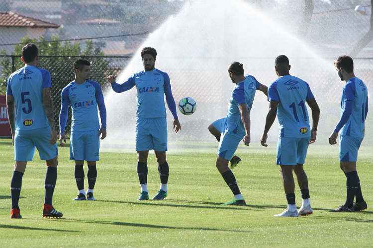 Cruzeiro tentará a reabilitação no Brasileiro contra o Bahia, neste domingo, às 16h, no Mineirão