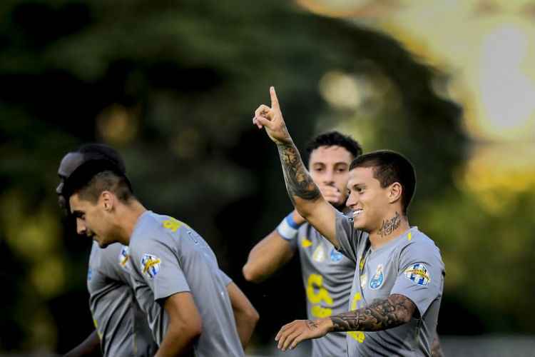 Diogo Leite, Otávio e Alex Telles anotaram os gols da vitória do Porto, no Ginásio Nacional, em Oeiras