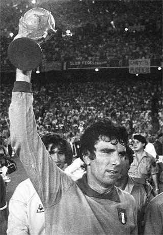 Zoff ganhou Copa de 82 como capitão