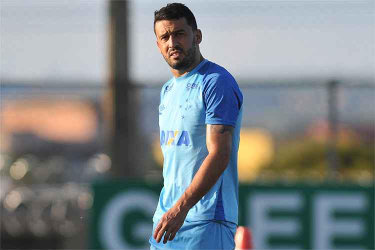 Edilson já está trabalhando normalmente e será opção para o jogo contra o Flamengo