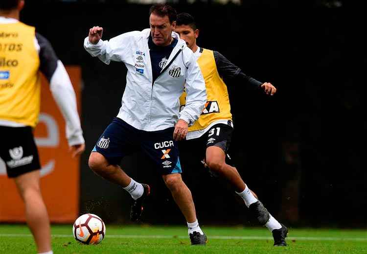 Técnico Cuca não confirmou a escalação do Santos para a partida desta terça-feira