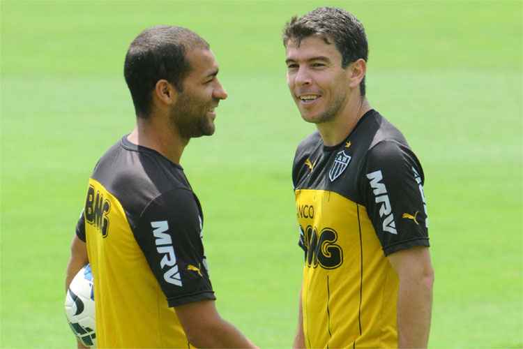 Pierre e Donizete formaram dupla de volantes nas campanhas de títulos importantes do Atlético