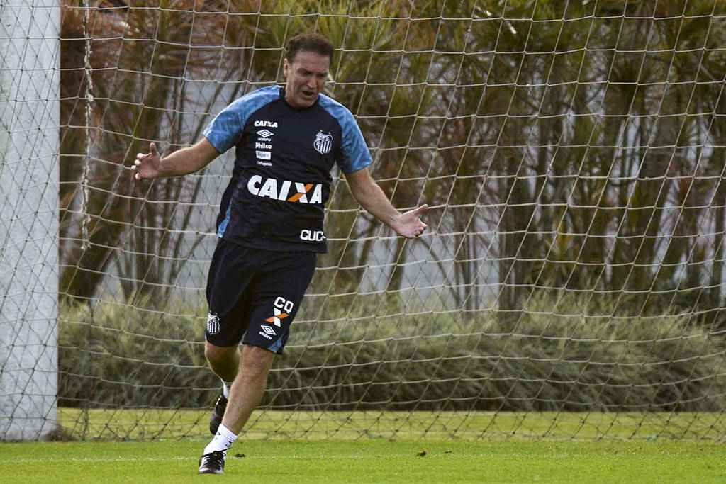 Cuca aposta na defesa para o Santos arrancar um resultado positivo atuando no Rio de Janeiro