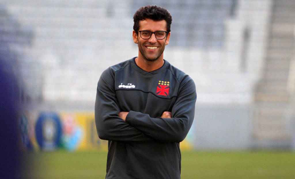 Alberto Valentim comandará o Vasco pela primeira vez diante da torcida, no Maracanã