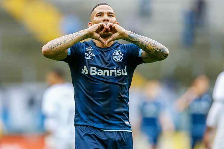 Jael fez dois gols na vitória do Grêmio sobre o Botafogo, na tarde deste sábado