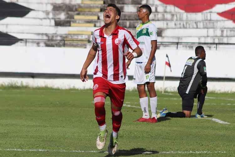 Bigu marcou o primeiro gol da vitória do Náutico sobre o Timbaúba, no Arruda, neste domingo