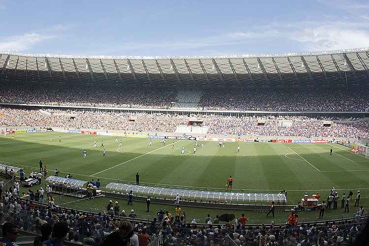 Após a reforma para a Copa de 2014, o Mineirão foi reinaugurado em fevereiro de 2013, na terceira rodada do Campeonato Mineiro, quando o Cruzeiro venceu o Atlético por 2 a 1