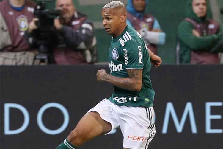 Deyverson marcou o único gol do Palmeiras contra o Corinthians, neste domingo