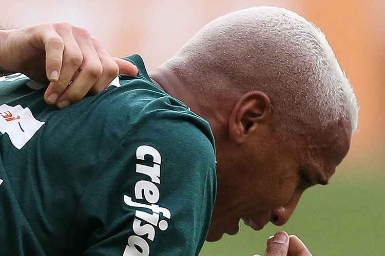 Deyverson marcou o gol da vitória do Palmeiras contra o Corinthians no clássico pelo Brasileirão