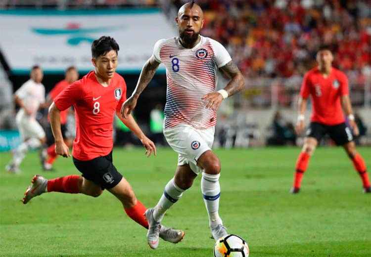 O chileno Arturo Vidal esteve em campo na partida diante dos sul-coreanos