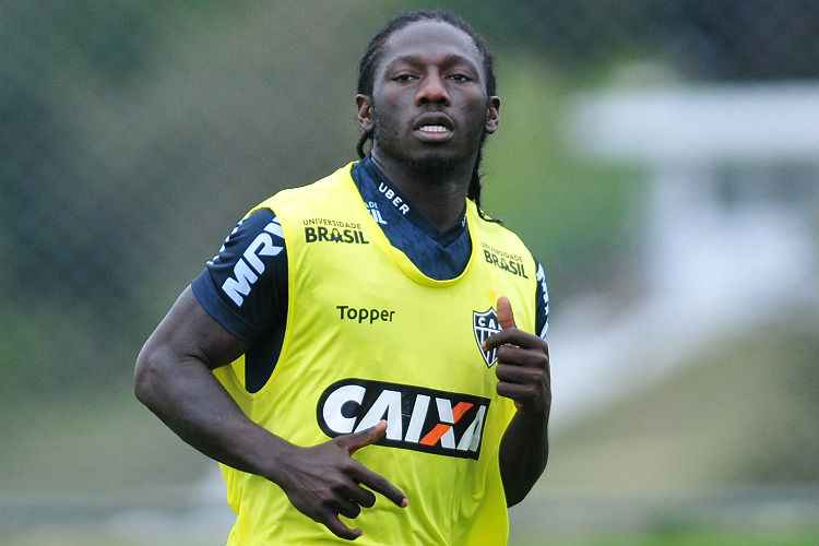 Colombiano Yimmi Chará está de volta ao Atlético após servir Seleção Colombiana em dois amistosos