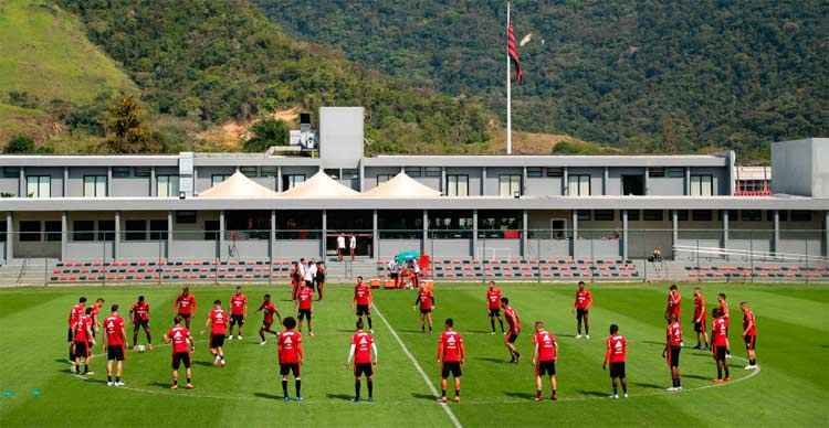 Técnico Maurício Barbieri não terá problemas para escalar o Flamengo para o clássico