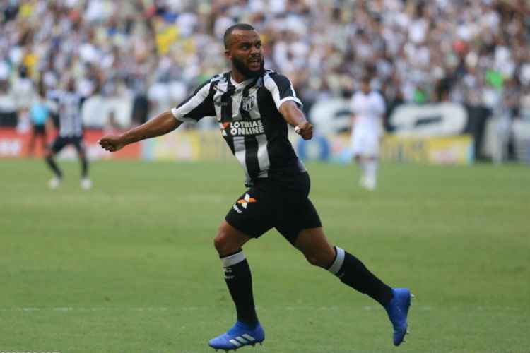Samuel Xavier foi o grande nome da vitória do Ceara por 2 a 0 na tarde deste sábado