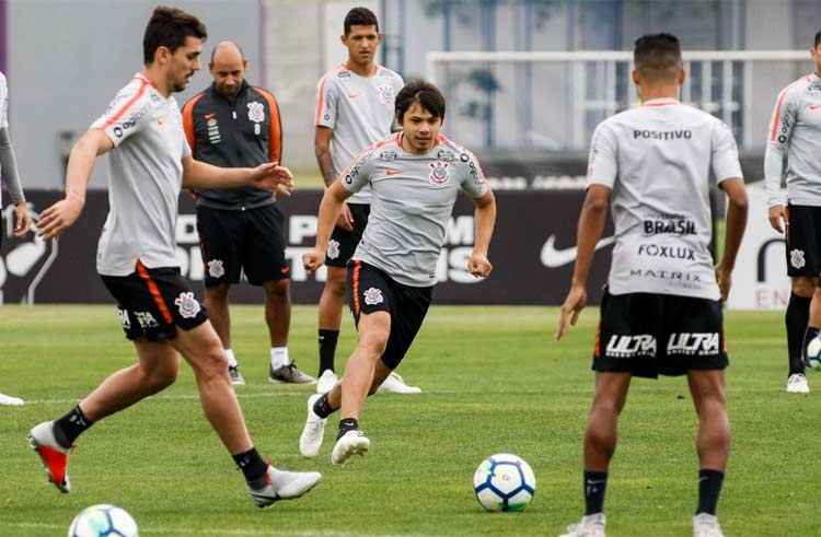 Romero, uma das esperanças do ataque do Corinthians, não marca um gol há 10 jogos