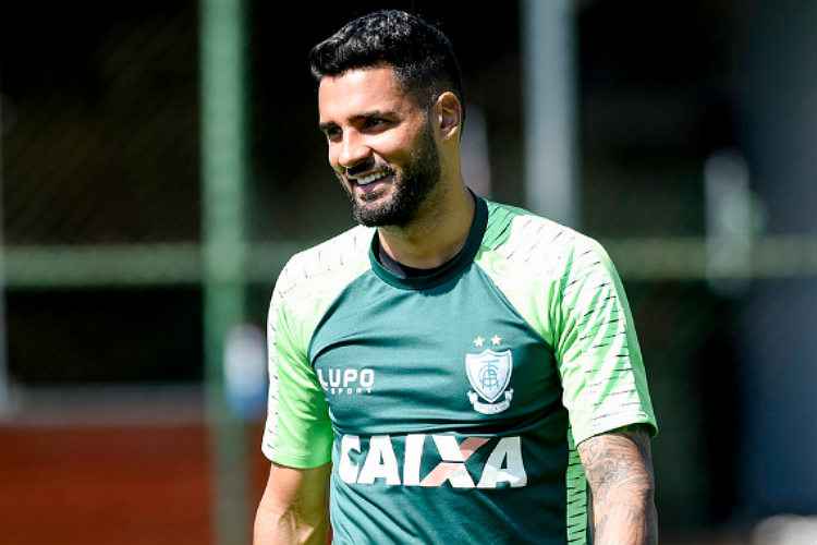 Giovanni se recupera de lesão muscular no bíceps femoral da coxa direita
