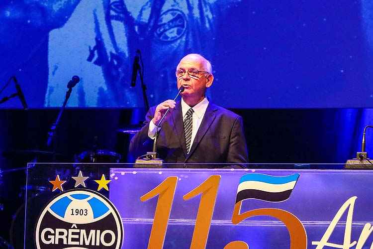 Romildo Bolzan Júnior, presidente do Grêmio, cobra união de clubes brasileiros
