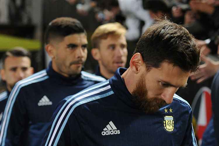 A última vez que Messi defendeu a Argentina foi na Copa, na eliminação diante da França, nas oitavas