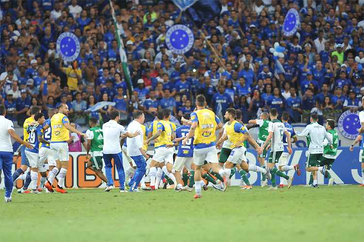 Confusão depois da partida terminou em quatro expulsões, três do Palmeiras e uma do Cruzeiro