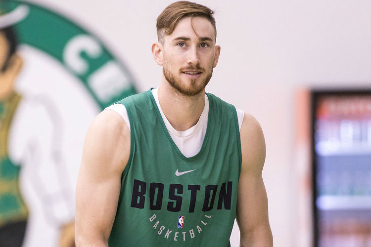 Gordon Hayward quebrou a perna no início da última temporada e retornará às quadras nesta sexta-feira