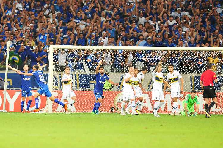 Barcos balançou a rede do Boca no primeiro tempo, mas gol foi anulado pelo árbitro Andrés Cunha 