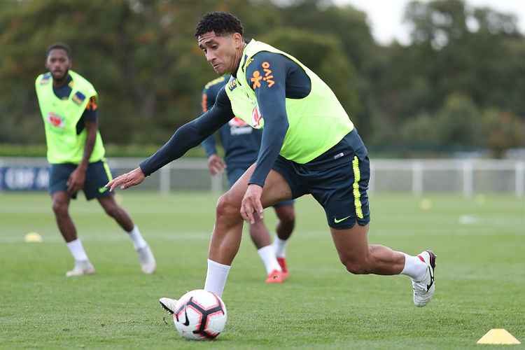 Zagueiro que atua no Bordeaux, de 27 anos, garantiu que nunca desistiu do sonho de chegar à seleção