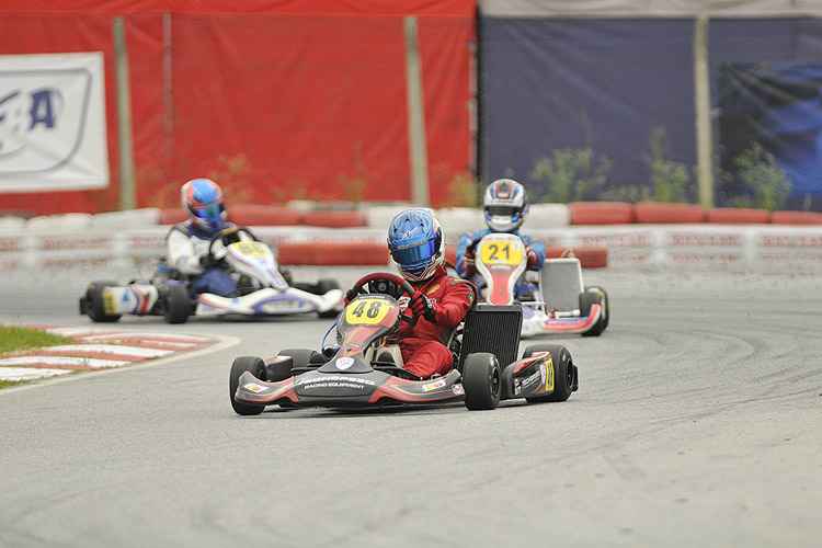 Lucas Nogueira (ao centro) estará no grid da 20 Copa Brasil de Kart 2018, em Vespasiano