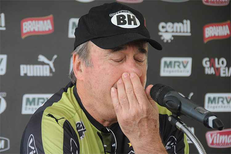 Levir Culpi chorou na despedida do Atlético em 2015; agora, ele volta ao comando do clube alvinegro