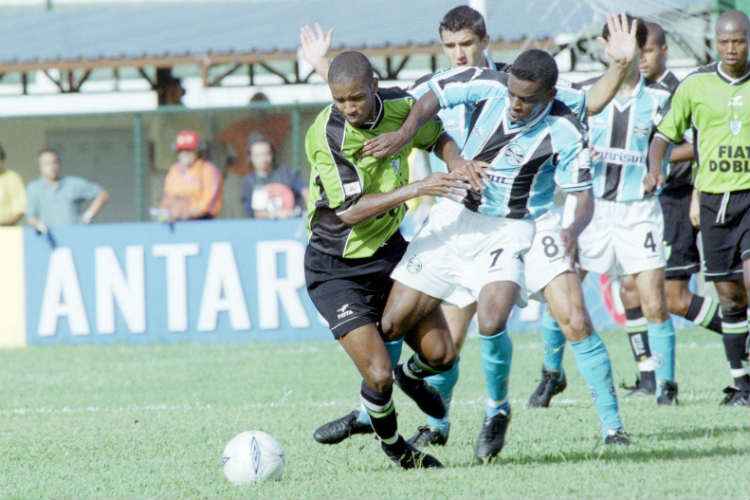 América e Grêmio se enfrentaram em 2001, pela primeira fase do Grupo A da extinta Copa Sul-Minas