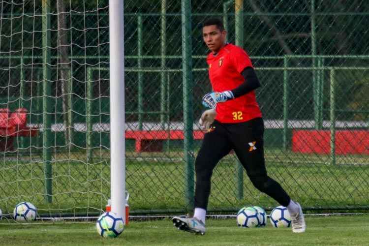 Com Mailson garantido como titular, diretoria do Sport decidiu tirar jogador de entrevistas no clube
