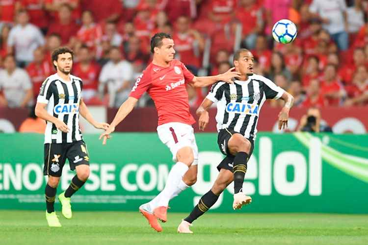 Inter, de Leandro Damião, ficou duas vezes na frente, mas não sustentou vantagem e cedeu empate